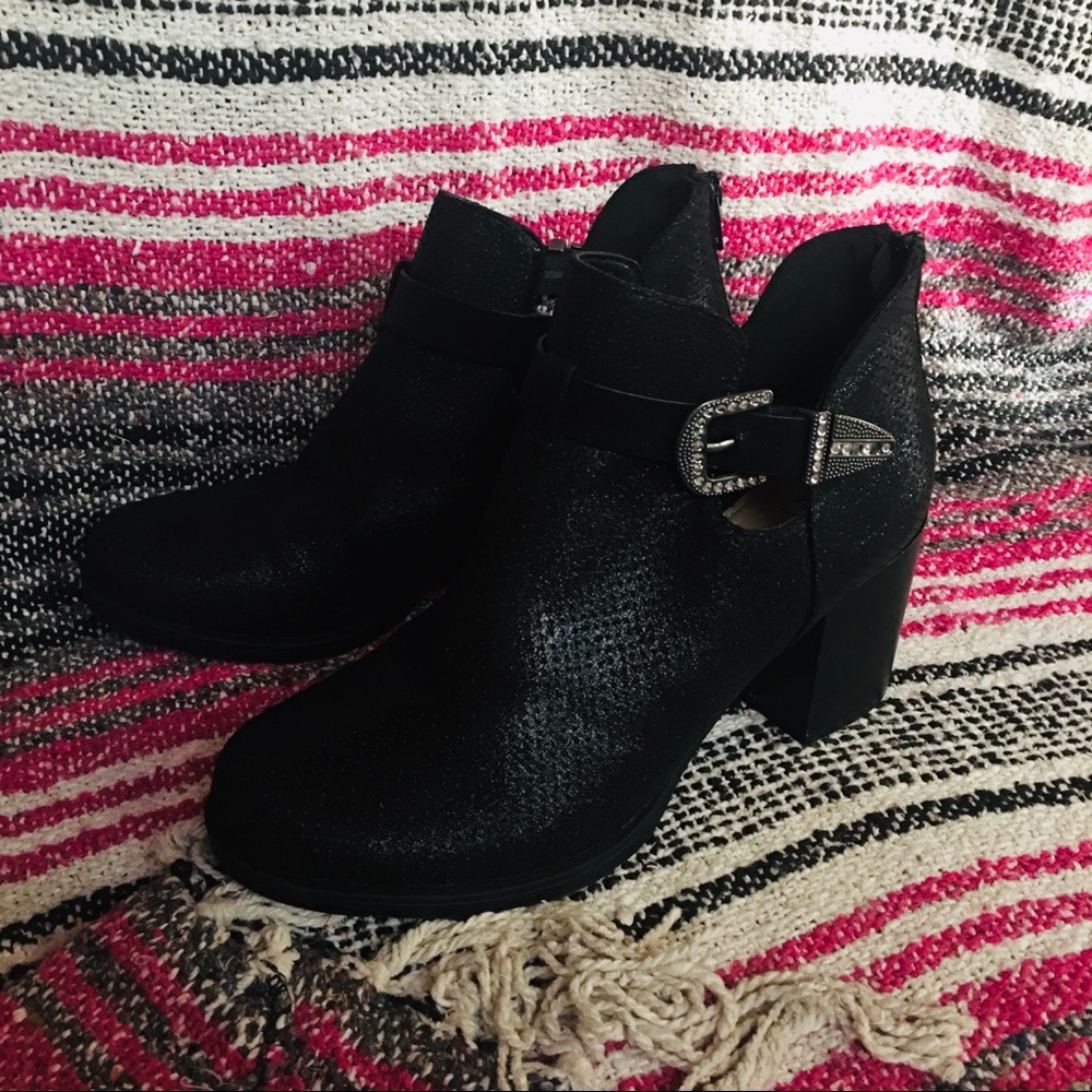 NWOT Bata genuine leather boots